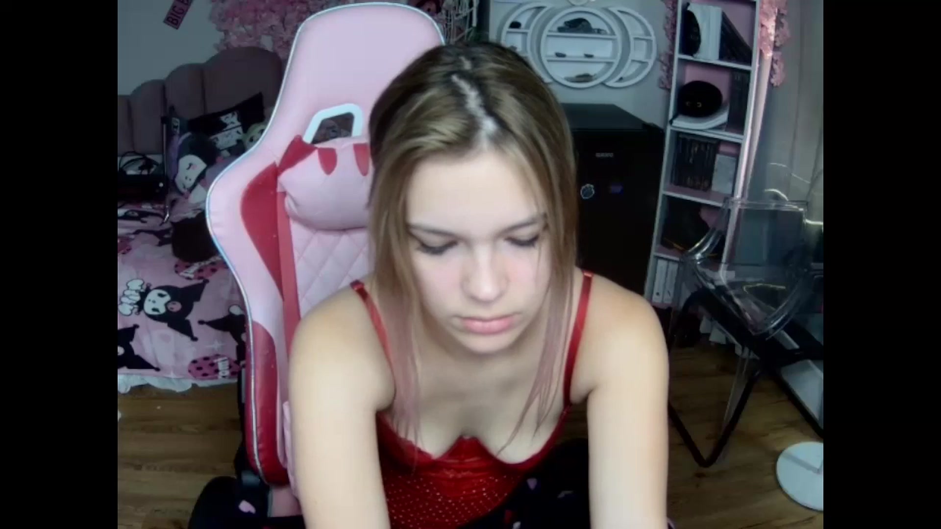 Gallery image thumbnail from Sarahsweets18's myfreecams stream on, 10/19/2024, 14:03 image 9 of 20