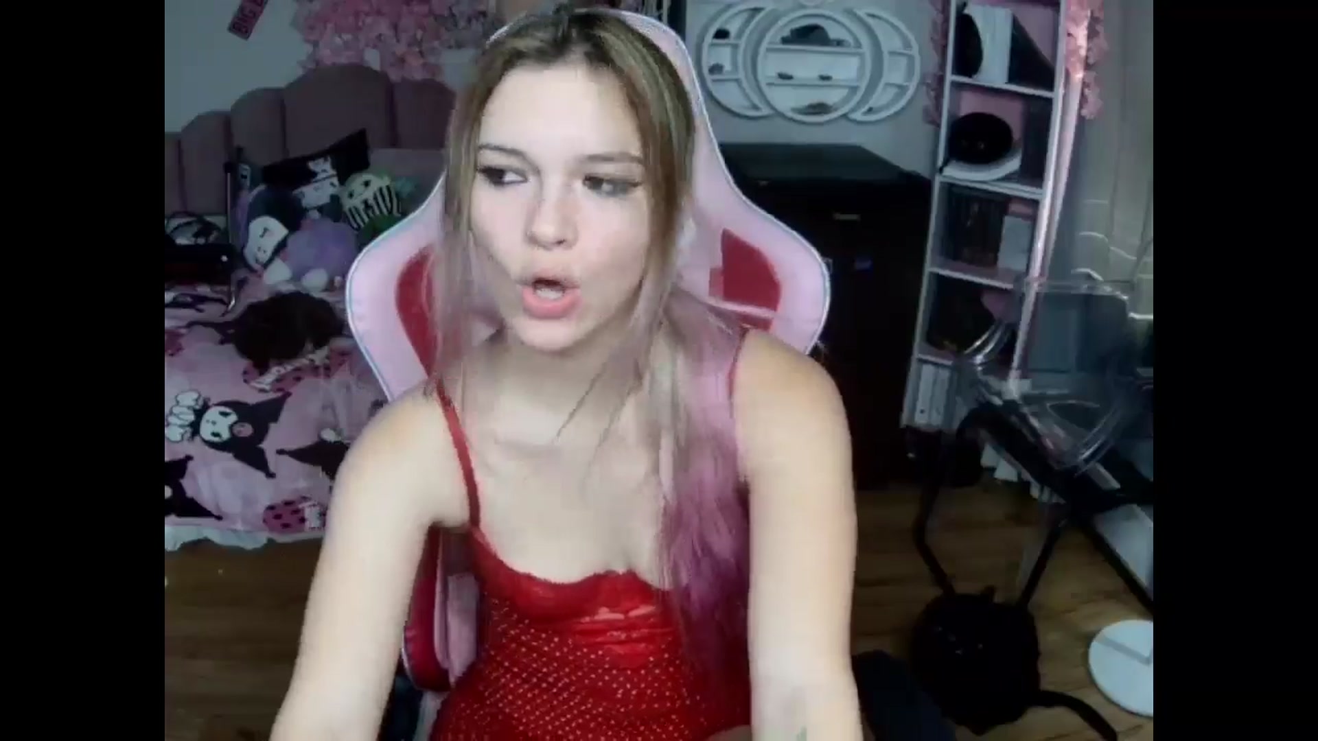 Gallery image thumbnail from Sarahsweets18's myfreecams stream on, 10/19/2024, 14:03 image 20 of 20