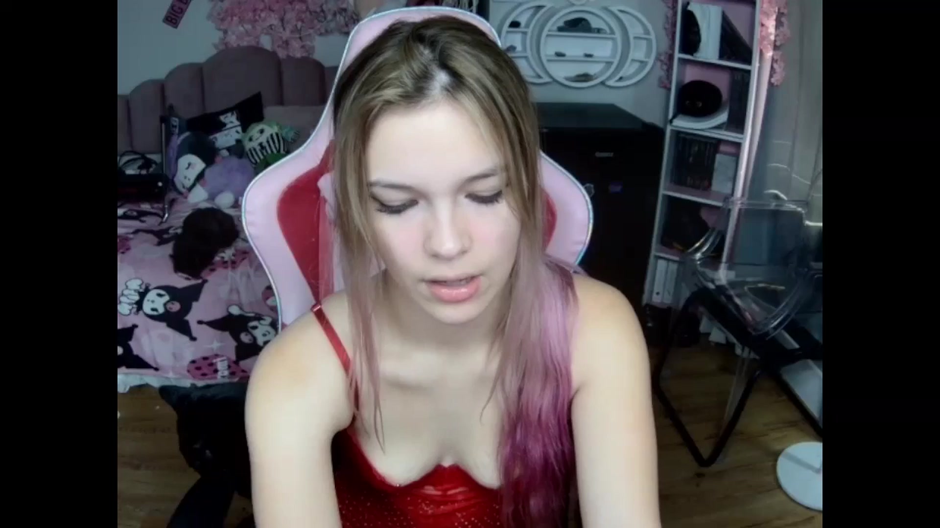 Gallery image thumbnail from Sarahsweets18's myfreecams stream on, 10/19/2024, 14:03 image 14 of 20