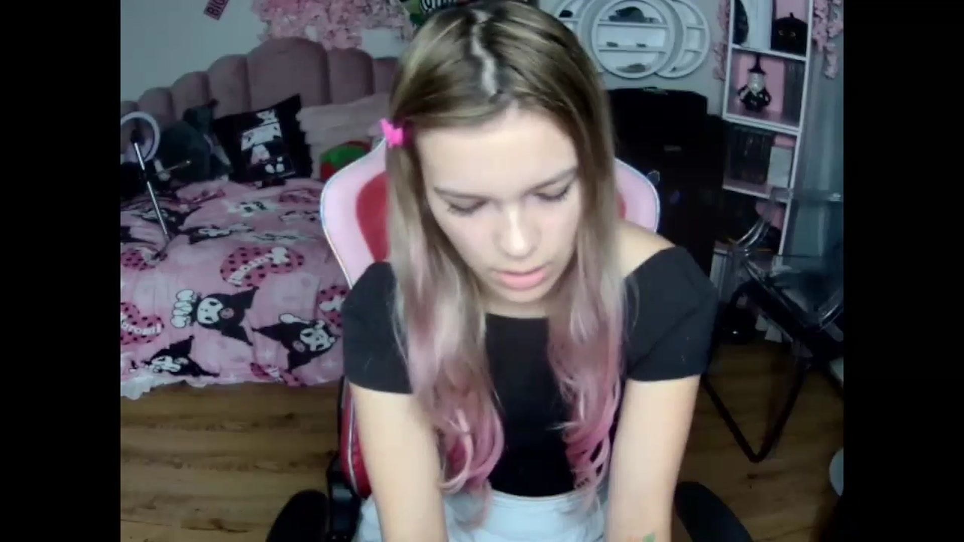 Gallery image thumbnail from Sarahsweets18's myfreecams stream on, 10/23/2024, 12:20 image 18 of 20
