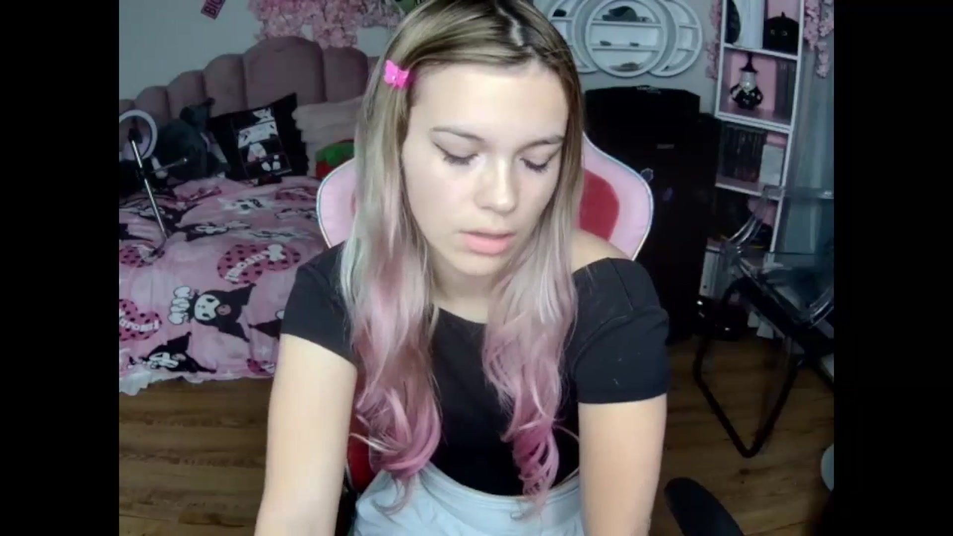 Gallery image thumbnail from Sarahsweets18's myfreecams stream on, 10/23/2024, 12:20 image 17 of 20