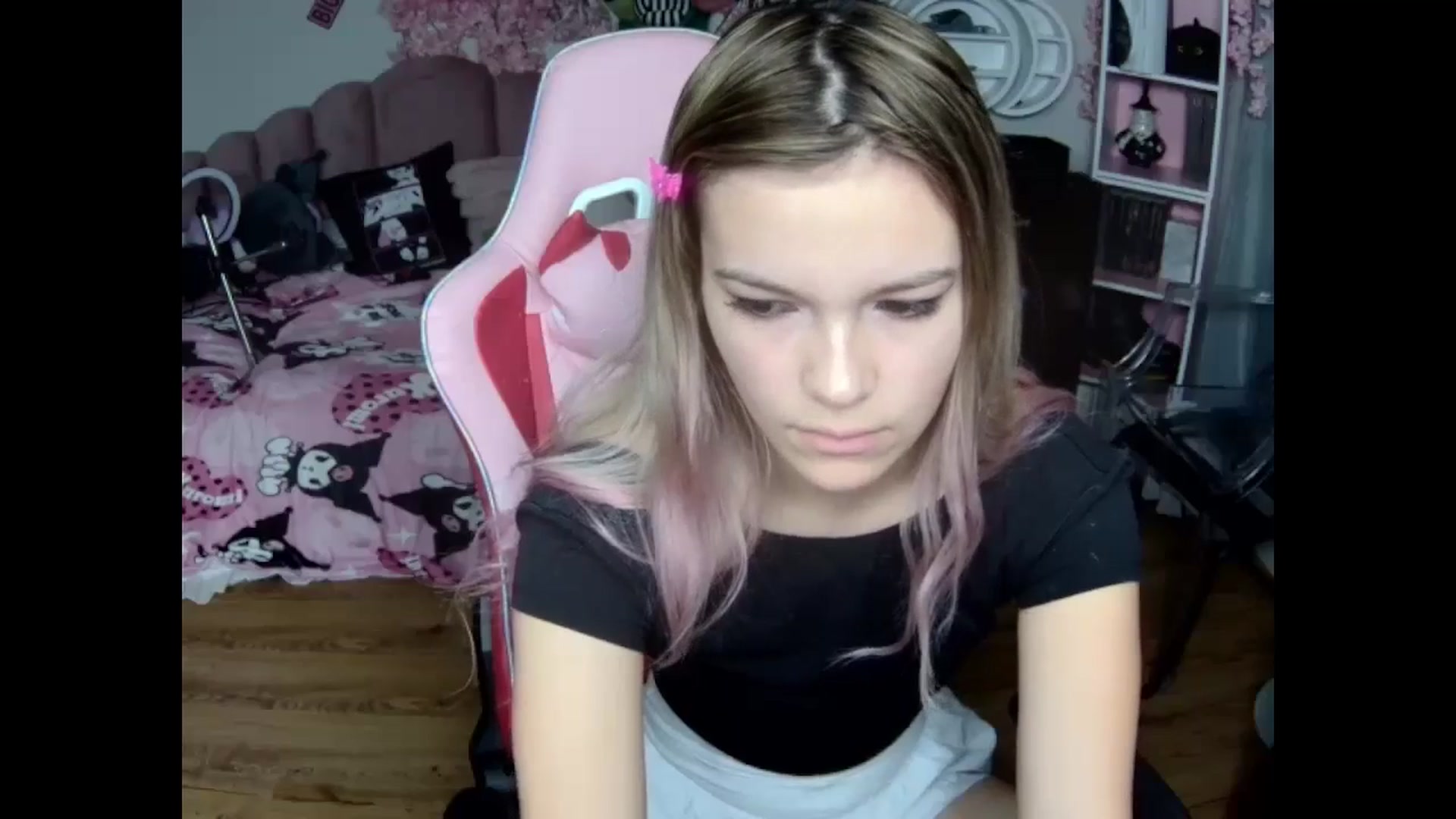 Gallery image thumbnail from Sarahsweets18's myfreecams stream on, 10/23/2024, 12:20 image 12 of 20