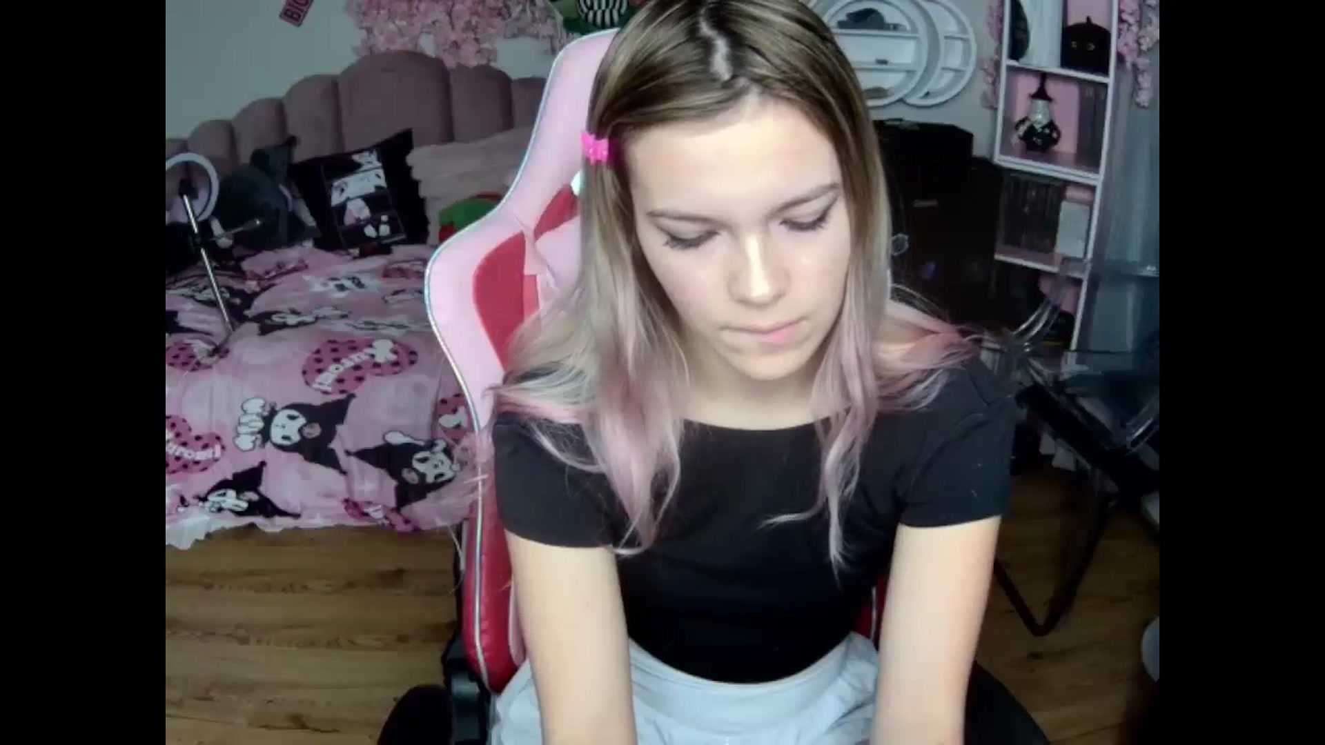 Gallery image thumbnail from Sarahsweets18's myfreecams stream on, 10/23/2024, 12:20 image 13 of 20