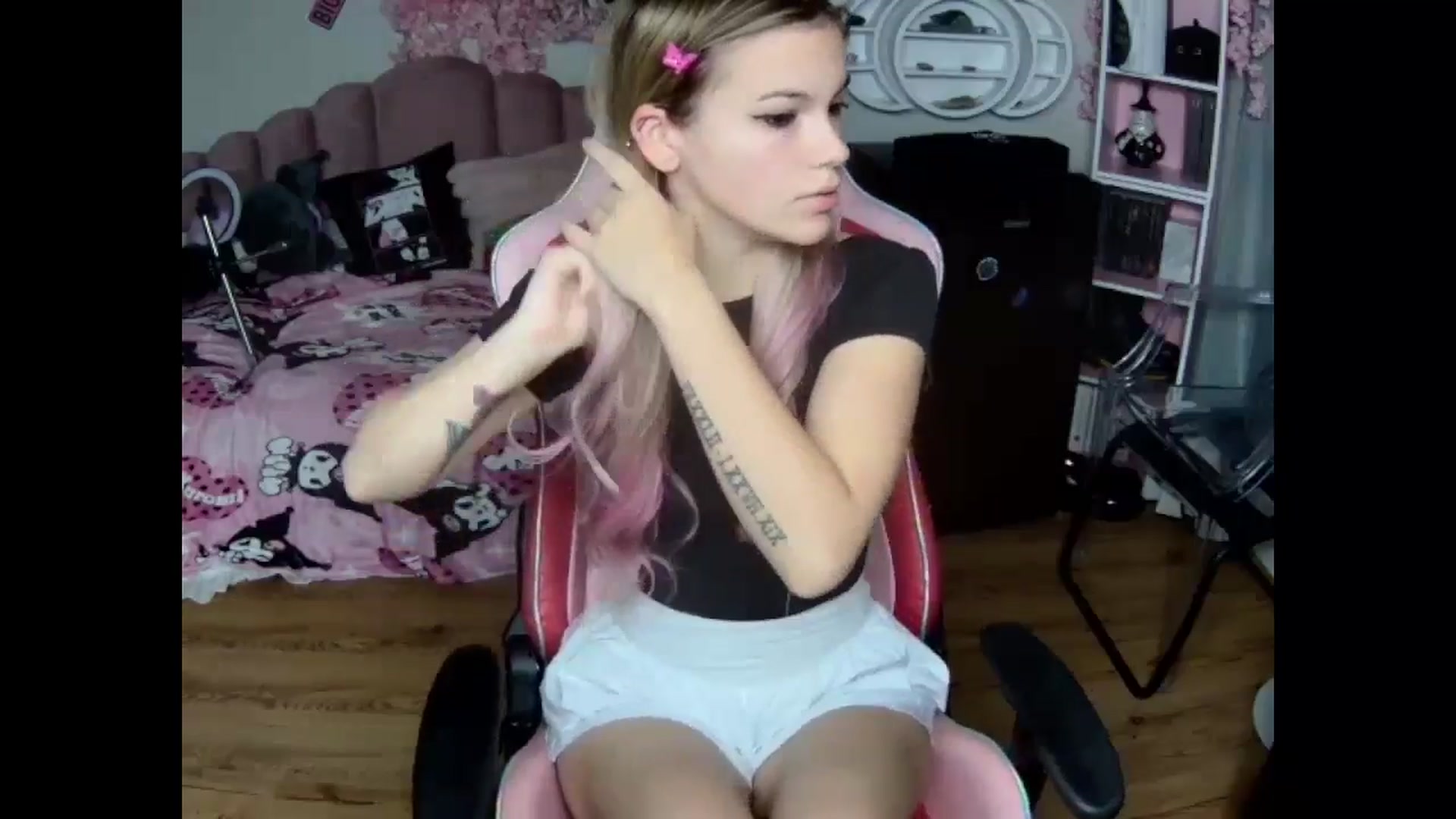 Gallery image thumbnail from Sarahsweets18's myfreecams stream on, 10/23/2024, 12:20 image 2 of 20