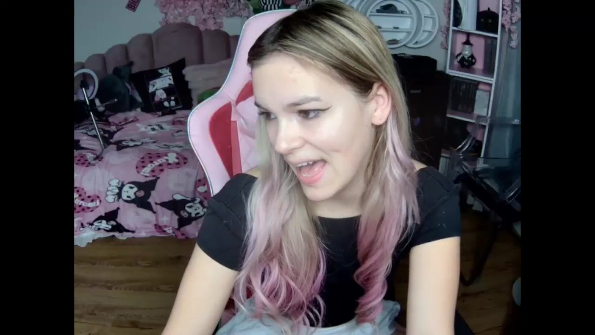 Gallery image thumbnail from Sarahsweets18's myfreecams stream on, 10/23/2024, 12:20 image 6 of 20