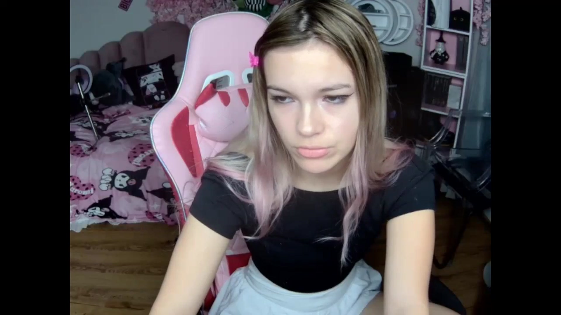 Gallery image thumbnail from Sarahsweets18's myfreecams stream on, 10/23/2024, 12:20 image 15 of 20