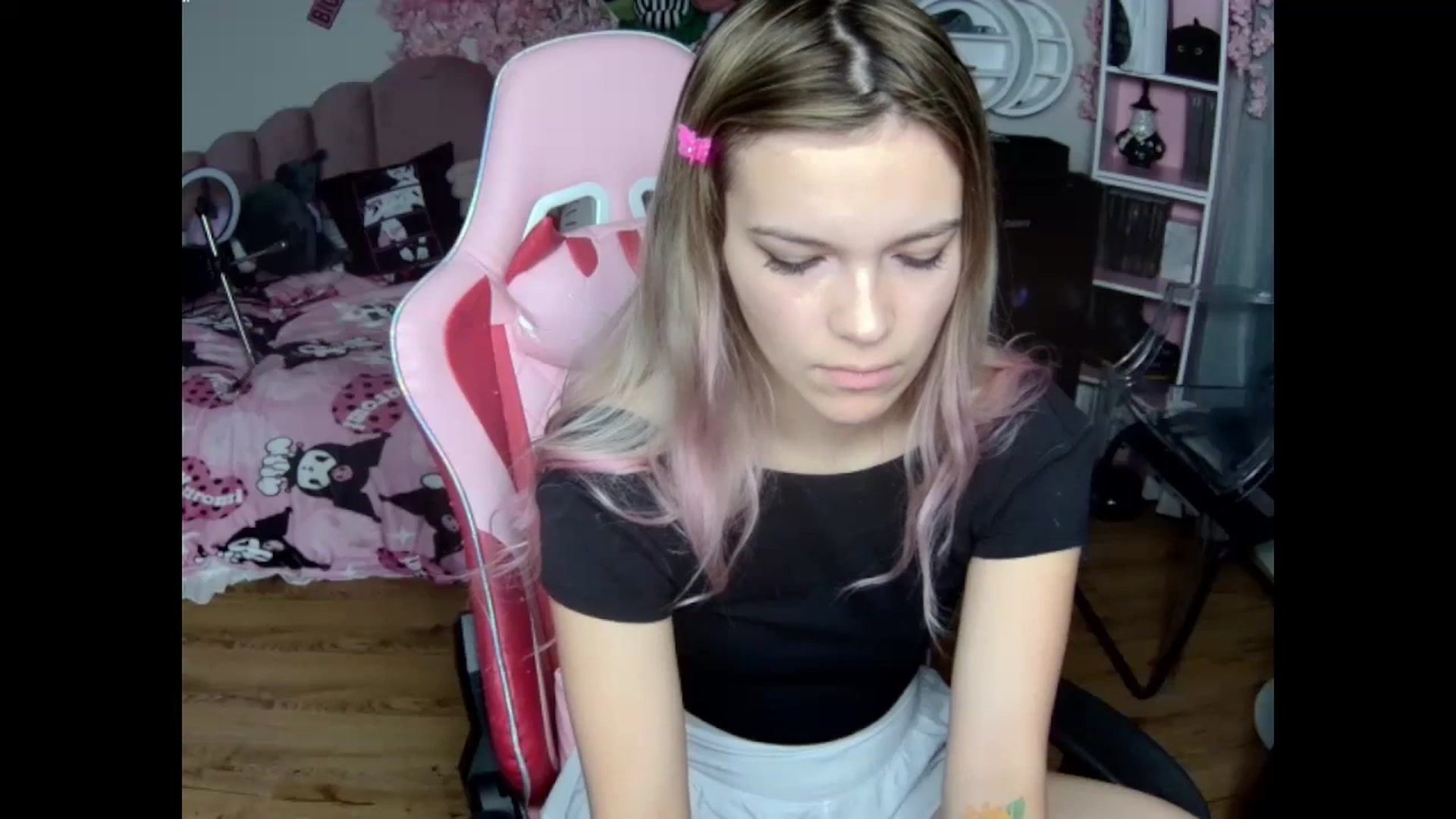Gallery image thumbnail from Sarahsweets18's myfreecams stream on, 10/23/2024, 12:20 image 14 of 20
