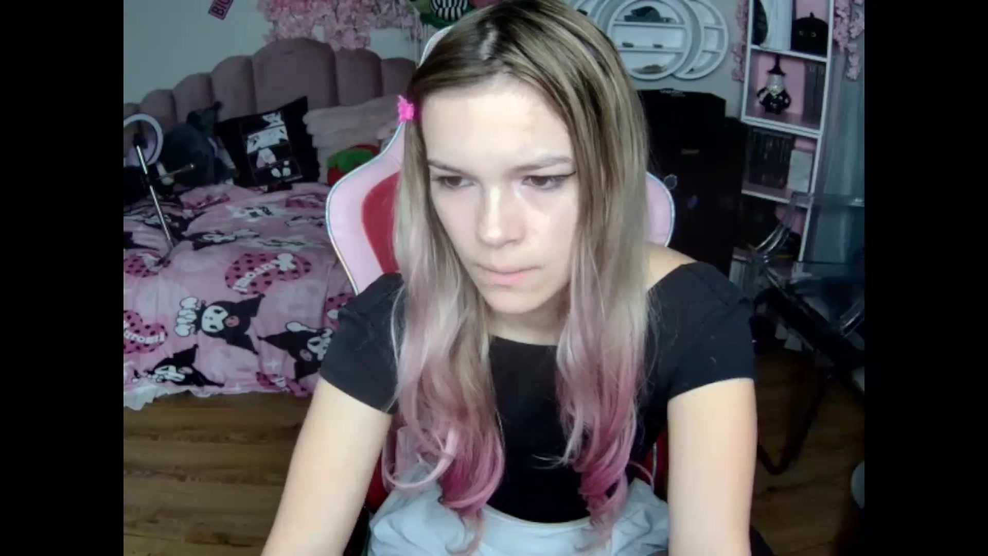 Gallery image thumbnail from Sarahsweets18's myfreecams stream on, 10/23/2024, 12:20 image 19 of 20