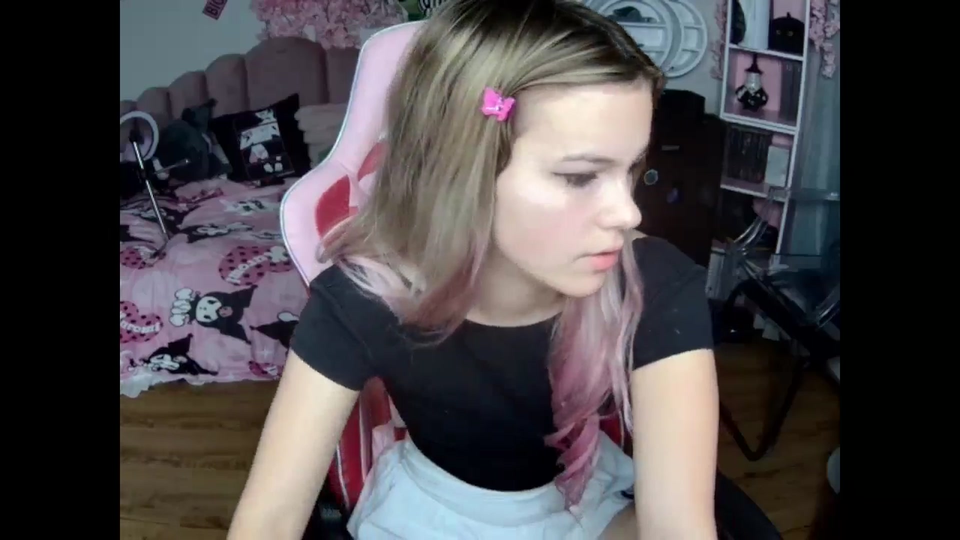 Gallery image thumbnail from Sarahsweets18's myfreecams stream on, 10/23/2024, 12:20 image 9 of 20