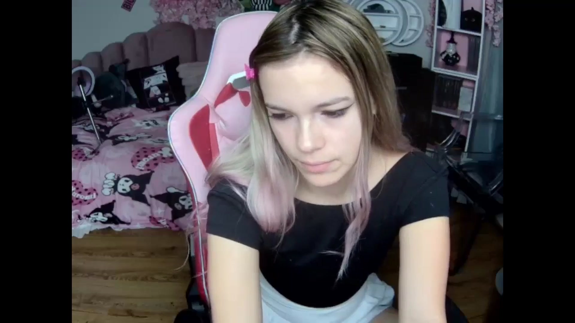 Gallery image thumbnail from Sarahsweets18's myfreecams stream on, 10/23/2024, 12:20 image 10 of 20