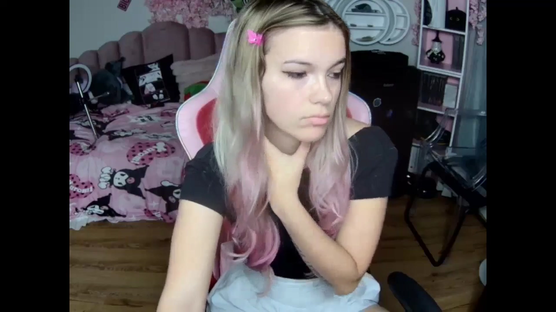 Gallery image thumbnail from Sarahsweets18's myfreecams stream on, 10/23/2024, 12:20 image 20 of 20