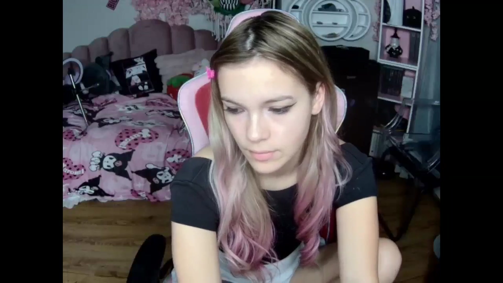 Gallery image thumbnail from Sarahsweets18's myfreecams stream on, 10/23/2024, 12:20 image 5 of 20