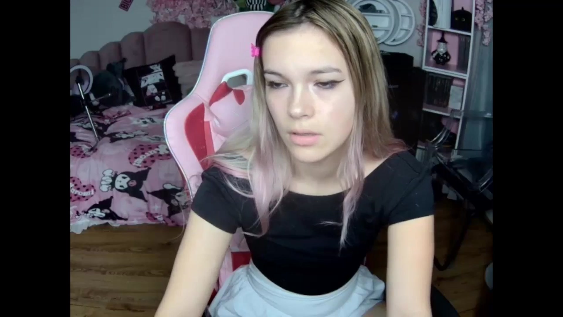 Gallery image thumbnail from Sarahsweets18's myfreecams stream on, 10/23/2024, 12:20 image 11 of 20