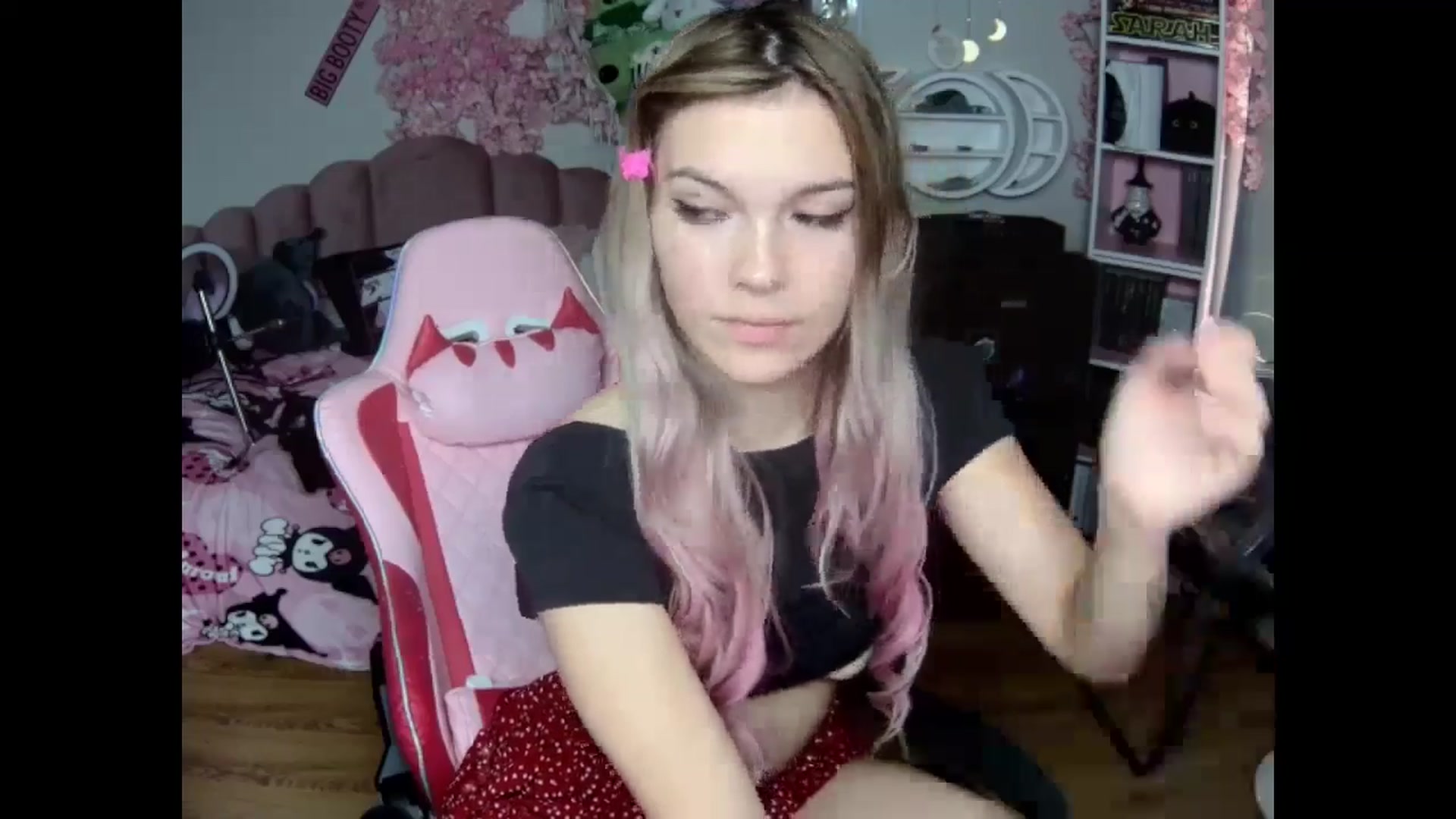 Gallery image thumbnail from Sarahsweets18's myfreecams stream on, 10/23/2024, 14:05 image 5 of 20