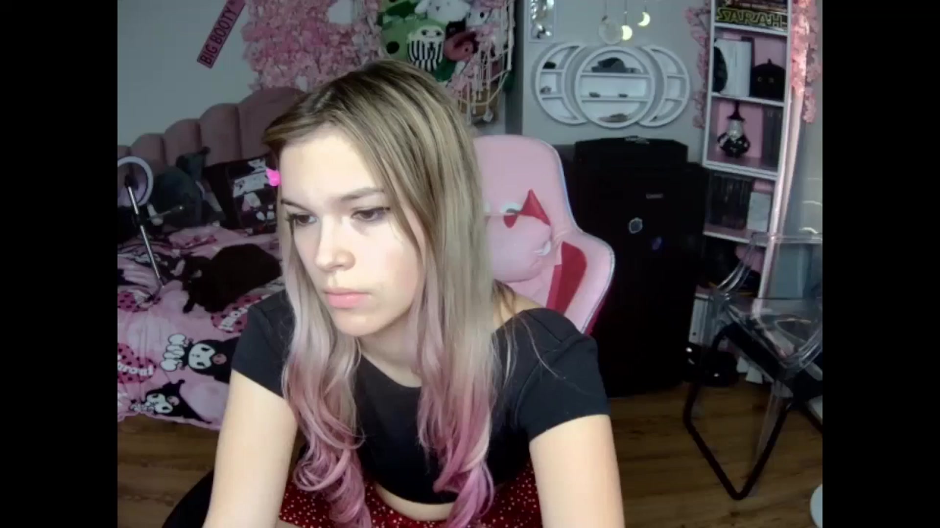 Gallery image thumbnail from Sarahsweets18's myfreecams stream on, 10/23/2024, 14:05 image 2 of 20