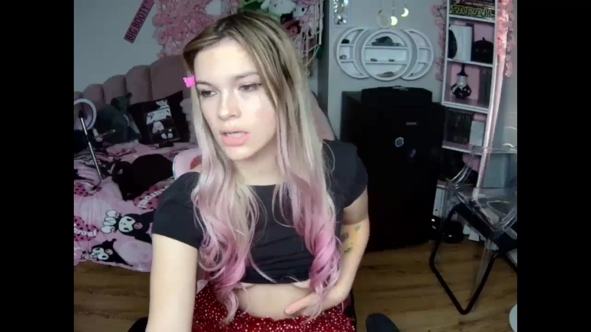 Gallery image thumbnail from Sarahsweets18's myfreecams stream on, 10/23/2024, 14:05 image 7 of 20