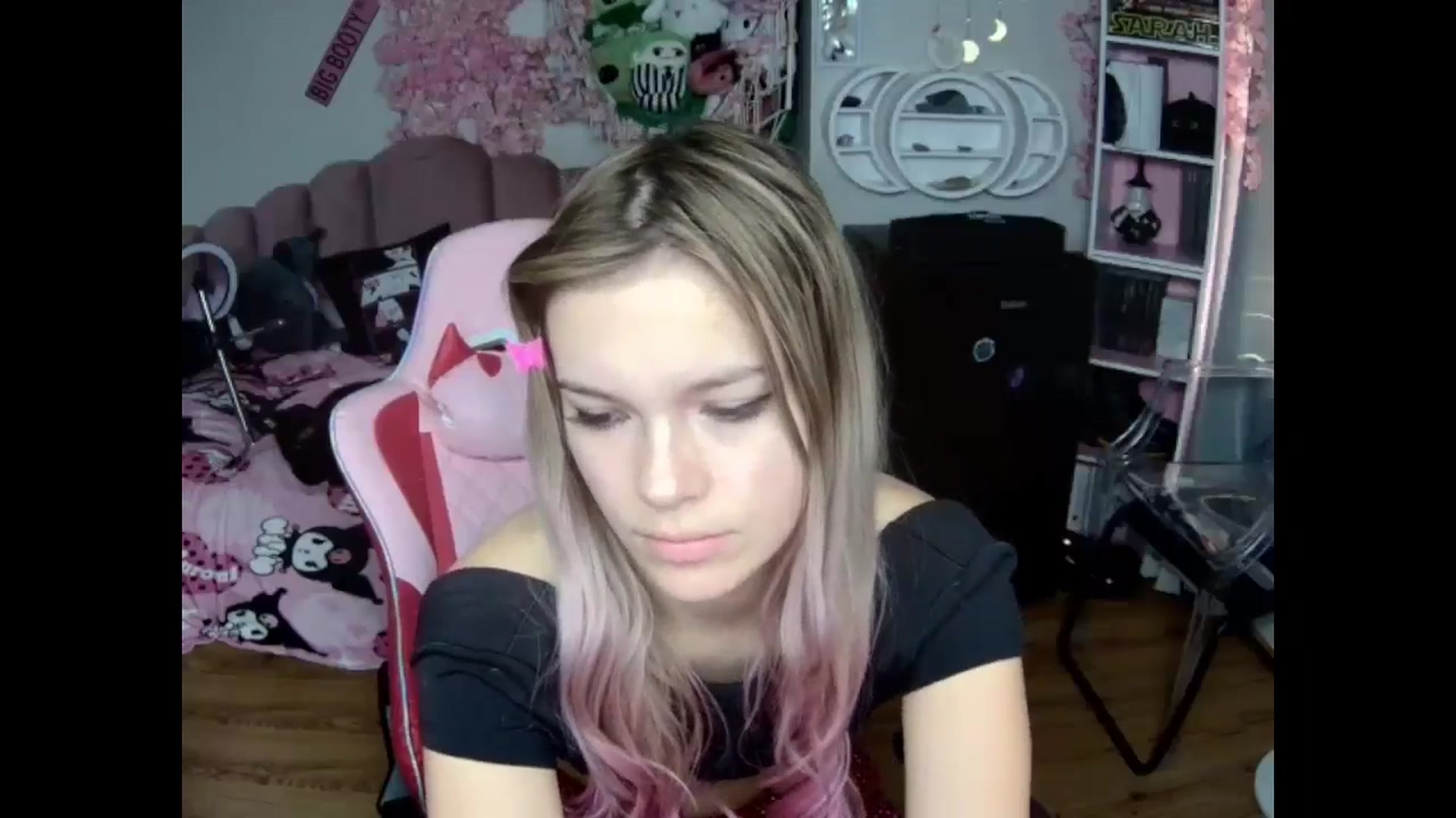 Gallery image thumbnail from Sarahsweets18's myfreecams stream on, 10/23/2024, 14:05 image 11 of 20