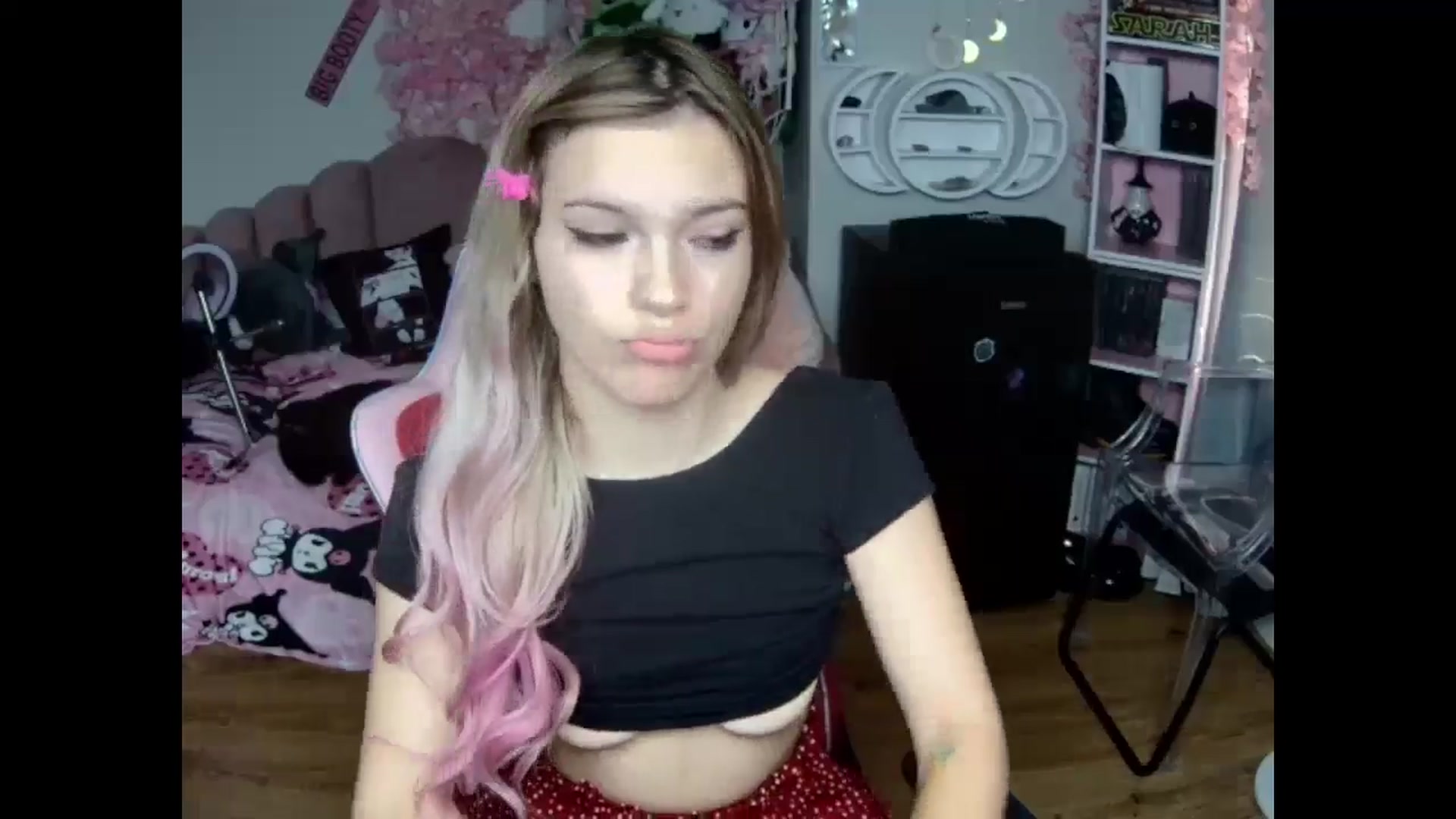 Gallery image thumbnail from Sarahsweets18's myfreecams stream on, 10/23/2024, 14:05 image 15 of 20