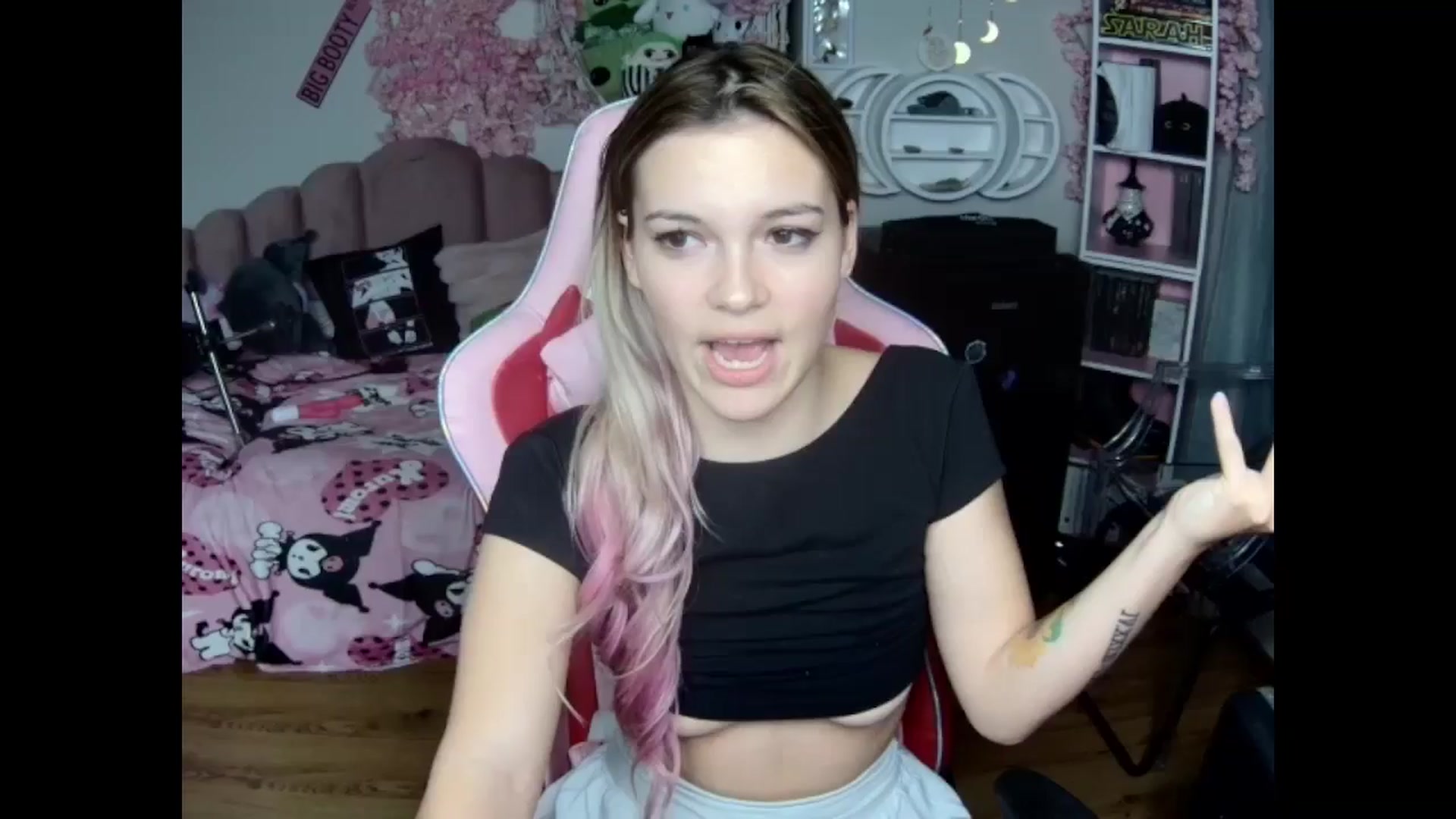 Gallery image thumbnail from Sarahsweets18's myfreecams stream on, 10/24/2024, 24:15 image 10 of 20