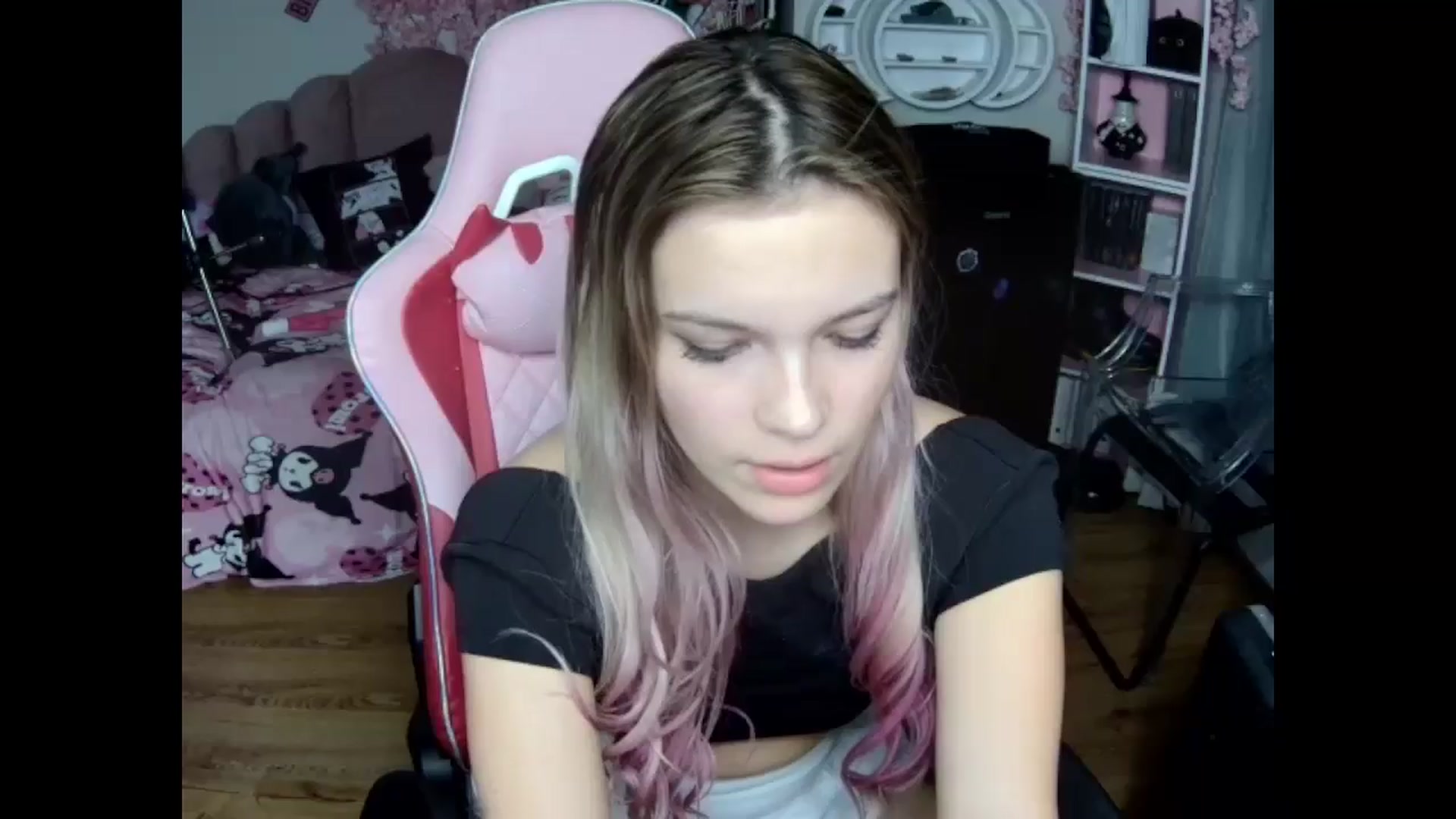 Gallery image thumbnail from Sarahsweets18's myfreecams stream on, 10/24/2024, 24:15 image 19 of 20