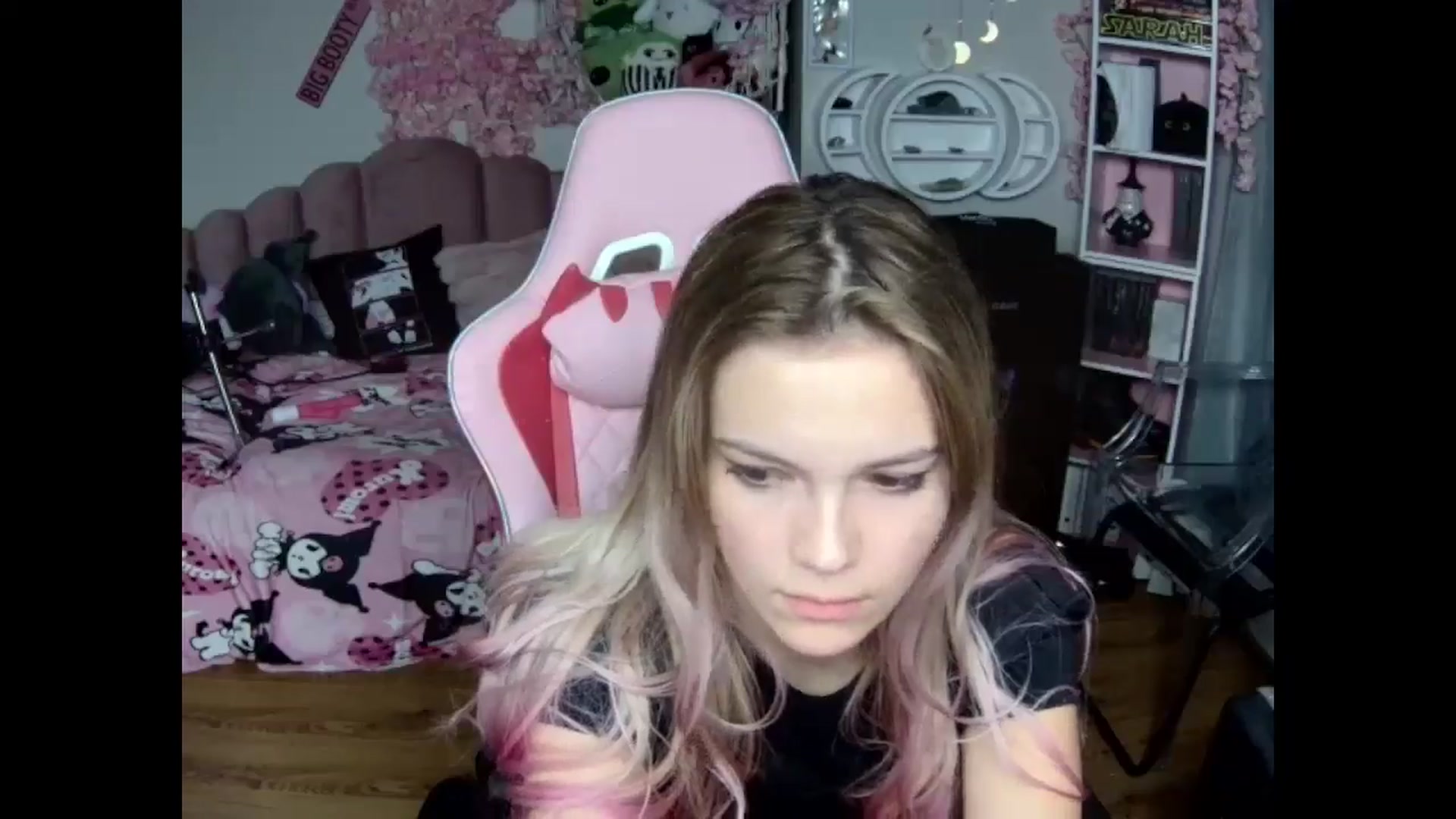 Gallery image thumbnail from Sarahsweets18's myfreecams stream on, 10/24/2024, 24:15 image 2 of 20