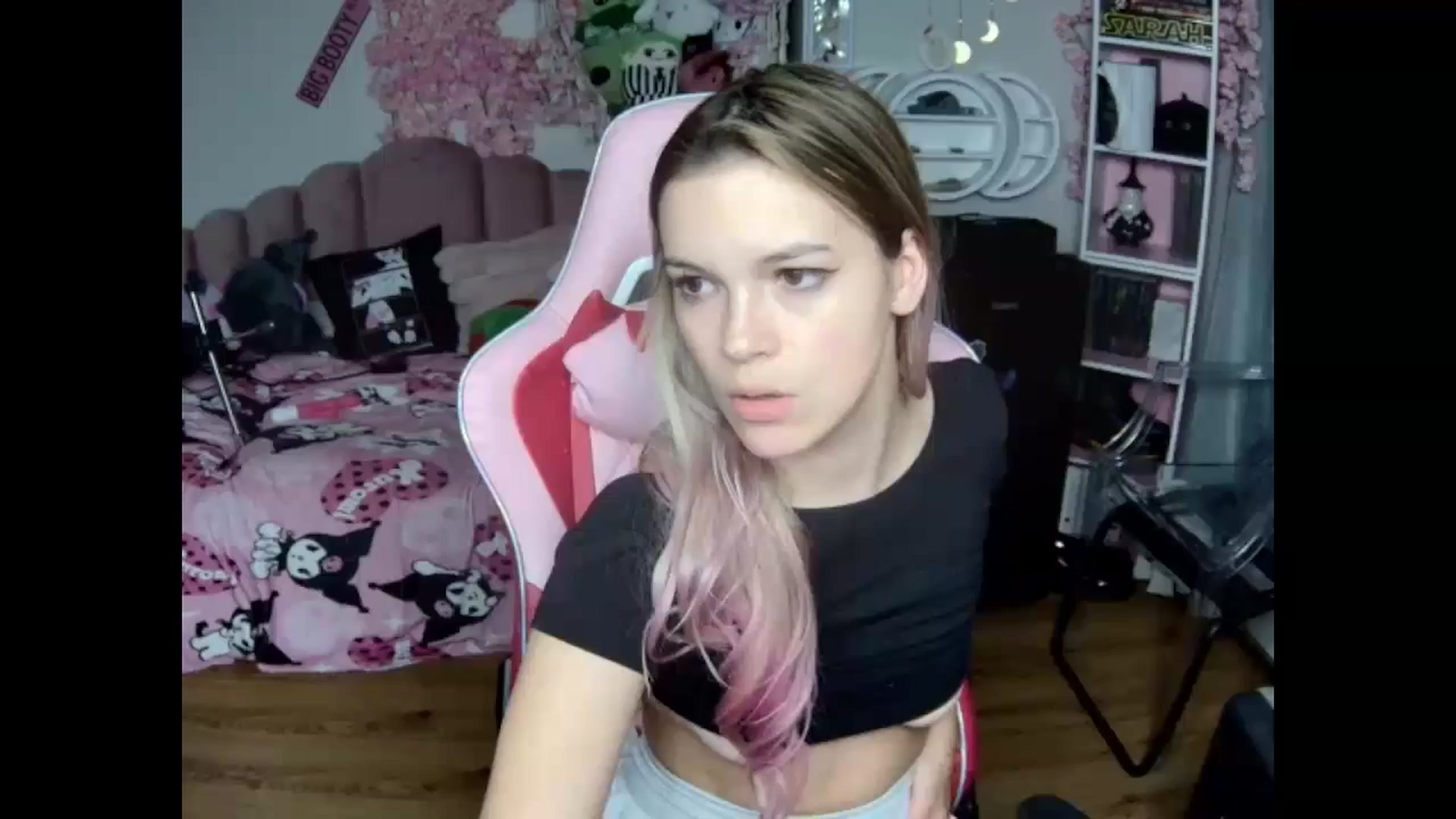 Gallery image thumbnail from Sarahsweets18's myfreecams stream on, 10/24/2024, 24:15 image 11 of 20