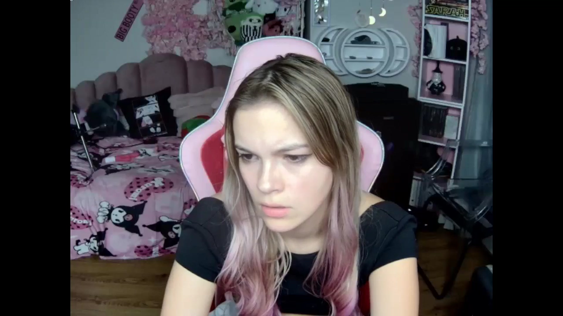 Gallery image thumbnail from Sarahsweets18's myfreecams stream on, 10/24/2024, 24:15 image 16 of 20