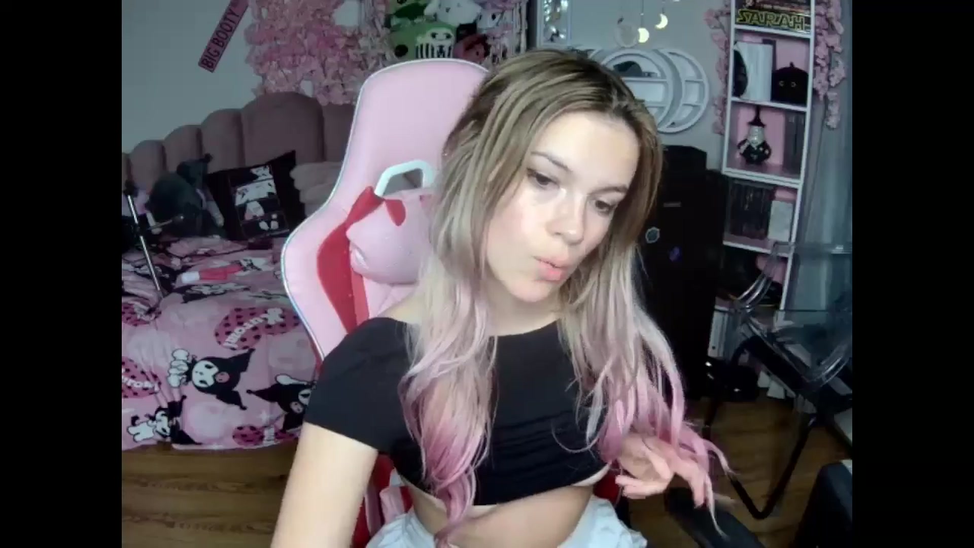Gallery image thumbnail from Sarahsweets18's myfreecams stream on, 10/24/2024, 24:15 image 4 of 20