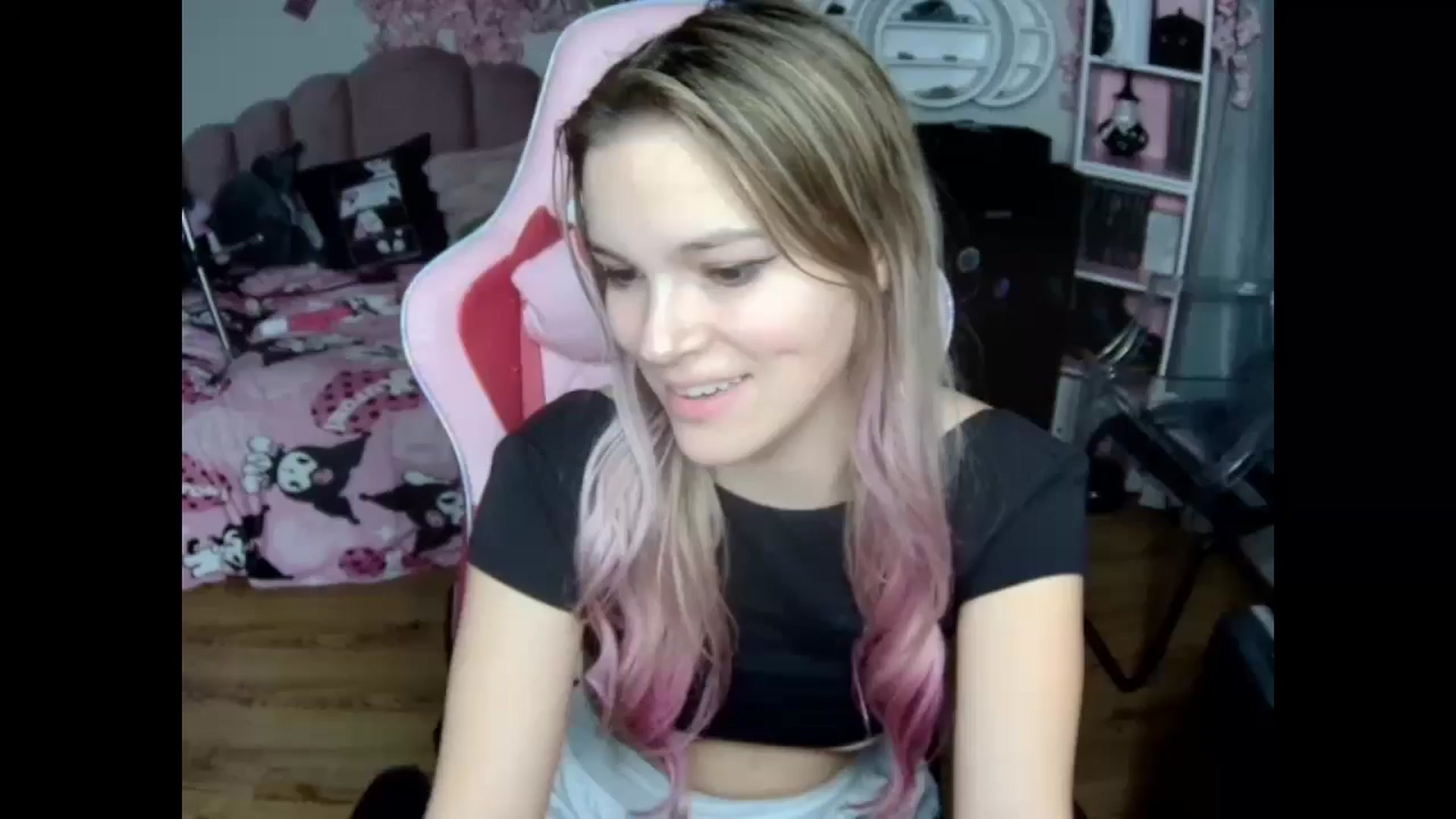 Gallery image thumbnail from Sarahsweets18's myfreecams stream on, 10/24/2024, 24:15 image 20 of 20