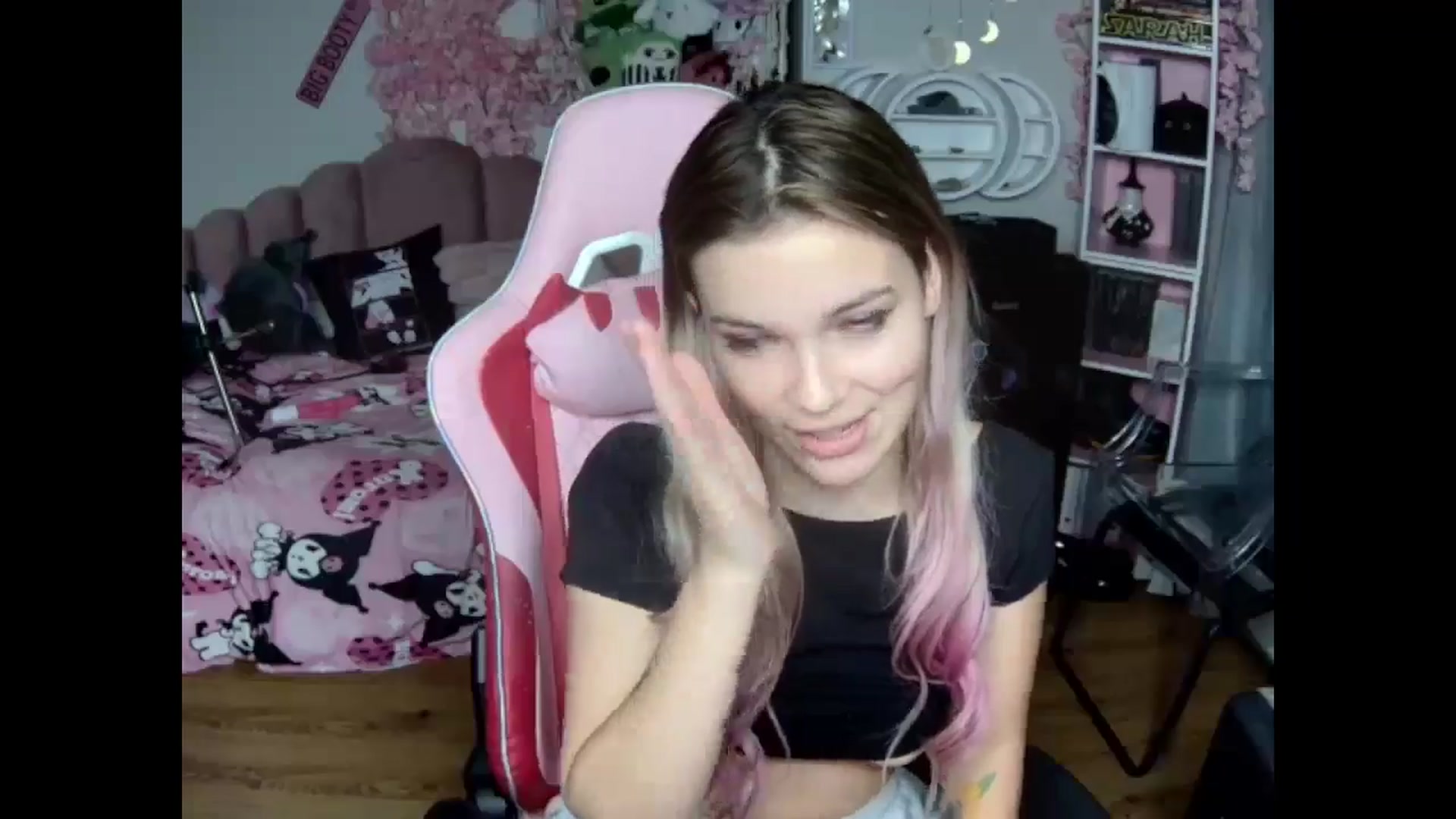 Gallery image thumbnail from Sarahsweets18's myfreecams stream on, 10/24/2024, 24:15 image 9 of 20
