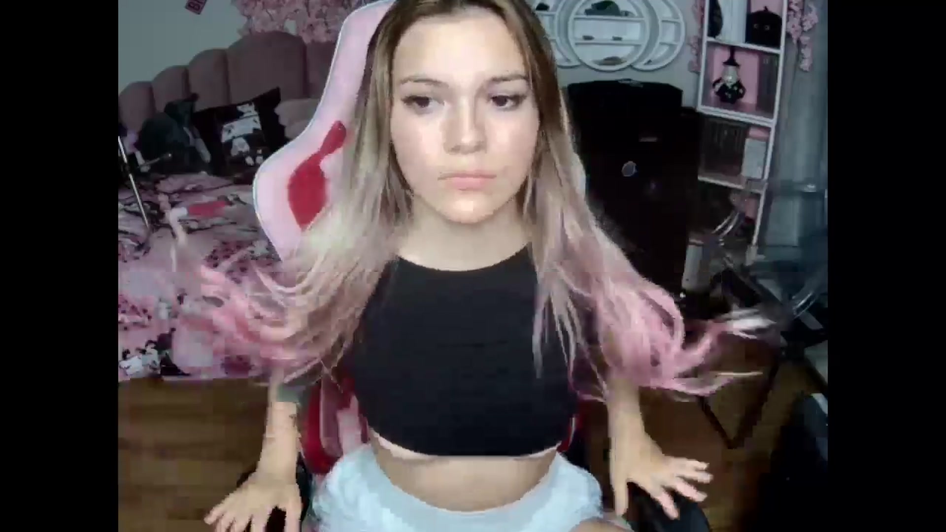 Gallery image thumbnail from Sarahsweets18's myfreecams stream on, 10/24/2024, 24:15 image 18 of 20