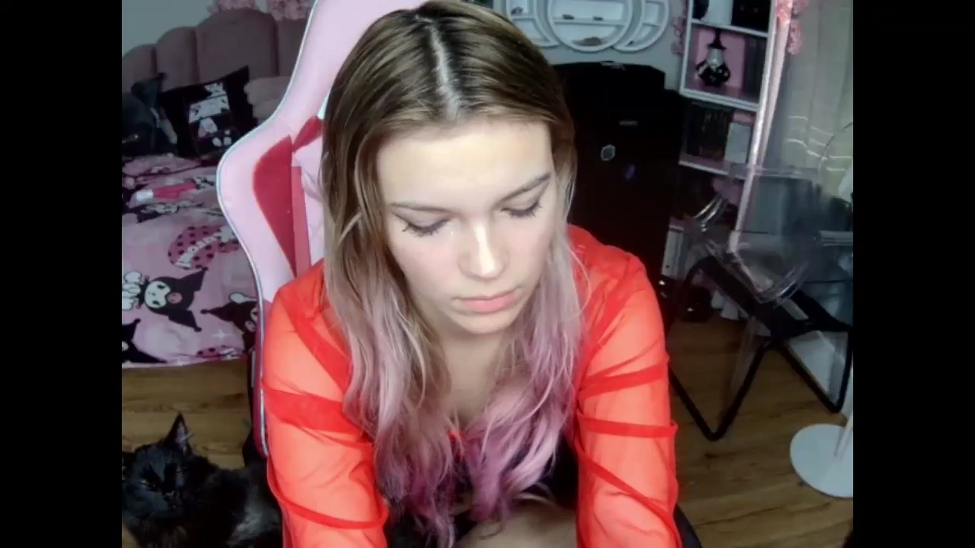 Gallery image thumbnail from Sarahsweets18's myfreecams stream on, 10/24/2024, 15:04 image 8 of 20