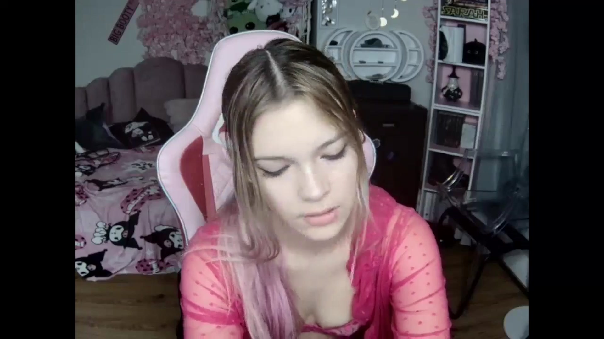 Gallery image thumbnail from Sarahsweets18's myfreecams stream on, 10/27/2024, 14:12 image 2 of 20
