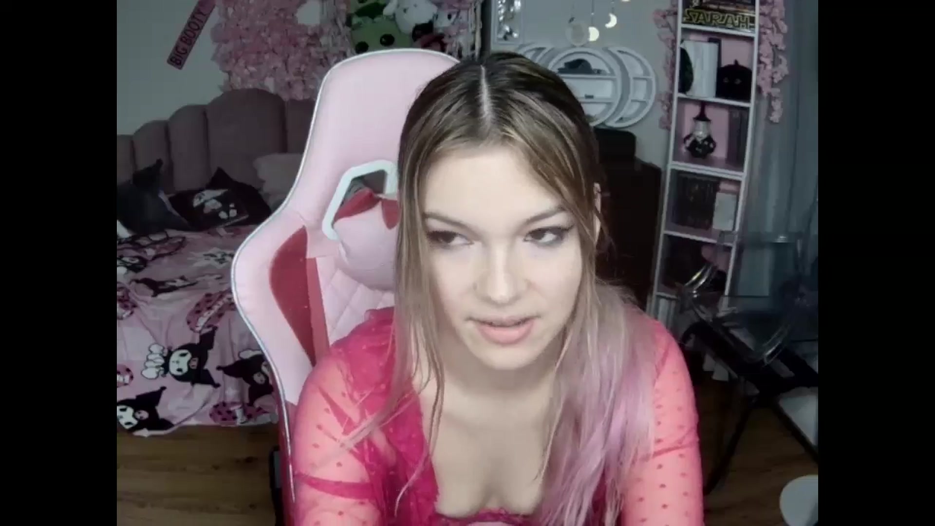 Gallery image thumbnail from Sarahsweets18's myfreecams stream on, 10/27/2024, 14:12 image 18 of 20