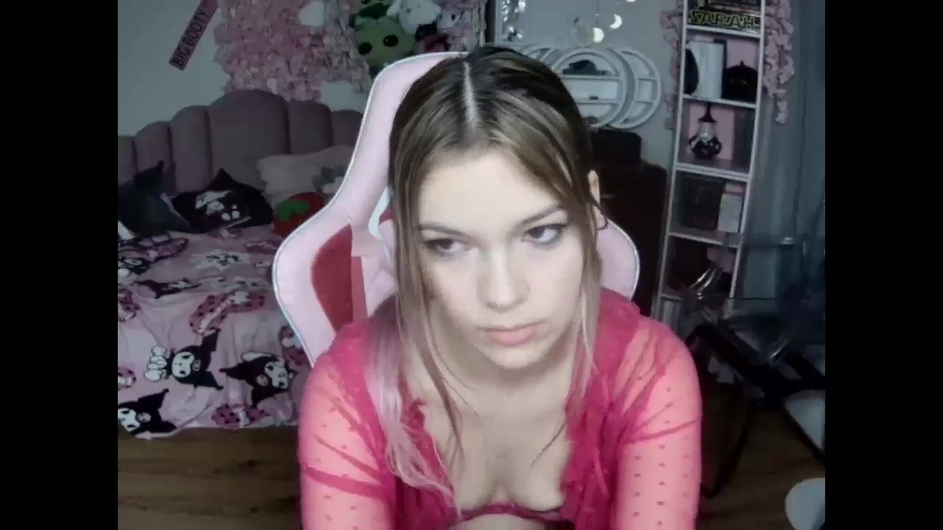 Gallery image thumbnail from Sarahsweets18's myfreecams stream on, 10/27/2024, 14:12 image 10 of 20