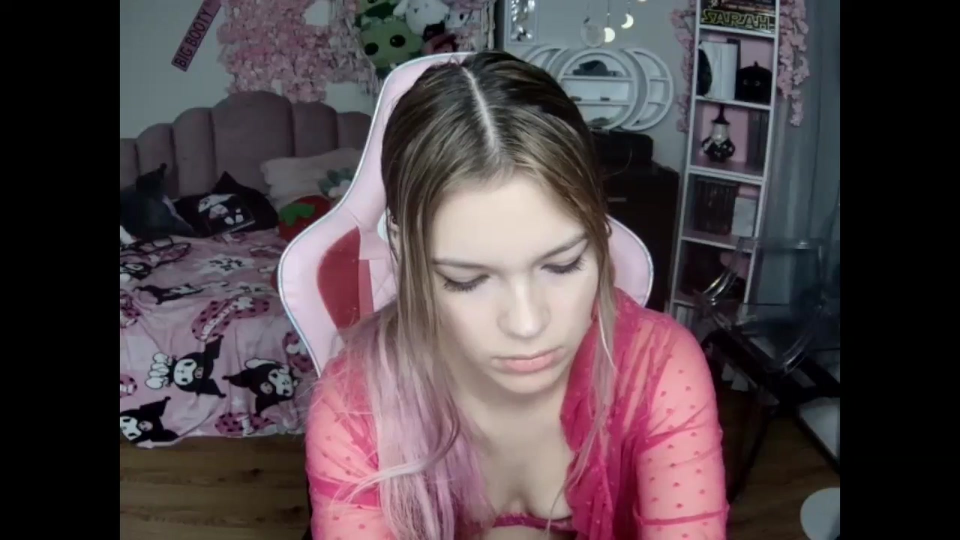 Gallery image thumbnail from Sarahsweets18's myfreecams stream on, 10/27/2024, 14:12 image 5 of 20