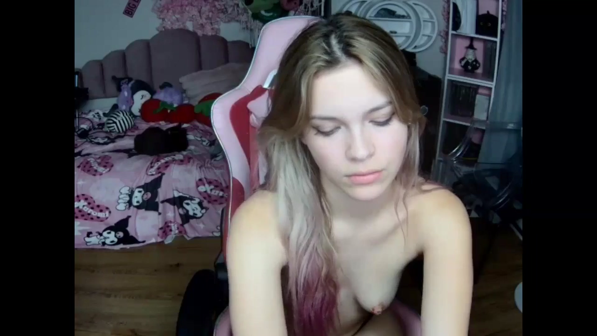 Gallery image thumbnail from Sarahsweets18's myfreecams stream on, 10/29/2024, 08:20 image 4 of 20