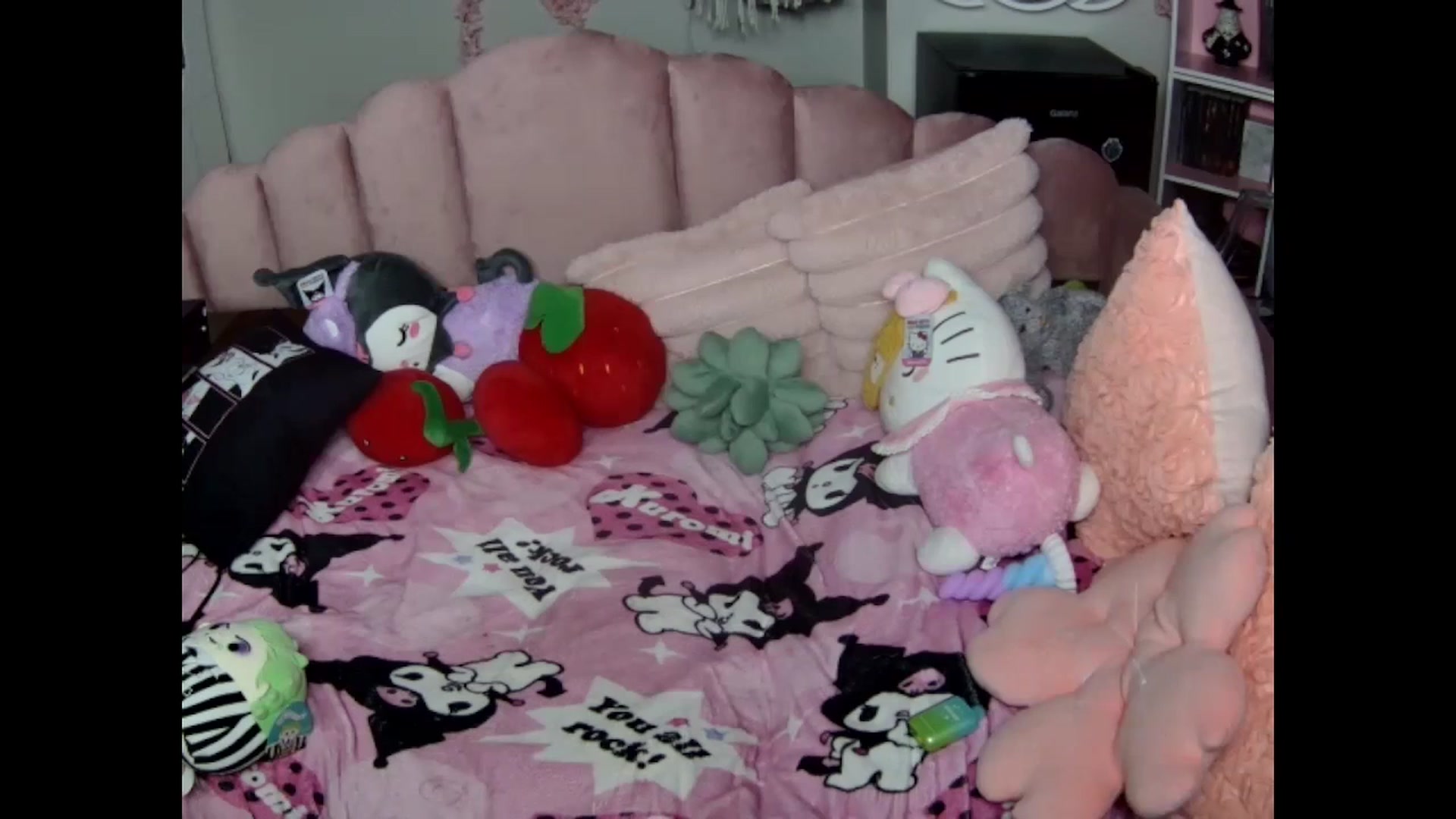Gallery image thumbnail from Sarahsweets18's myfreecams stream on, 11/03/2024, 24:23 image 10 of 20