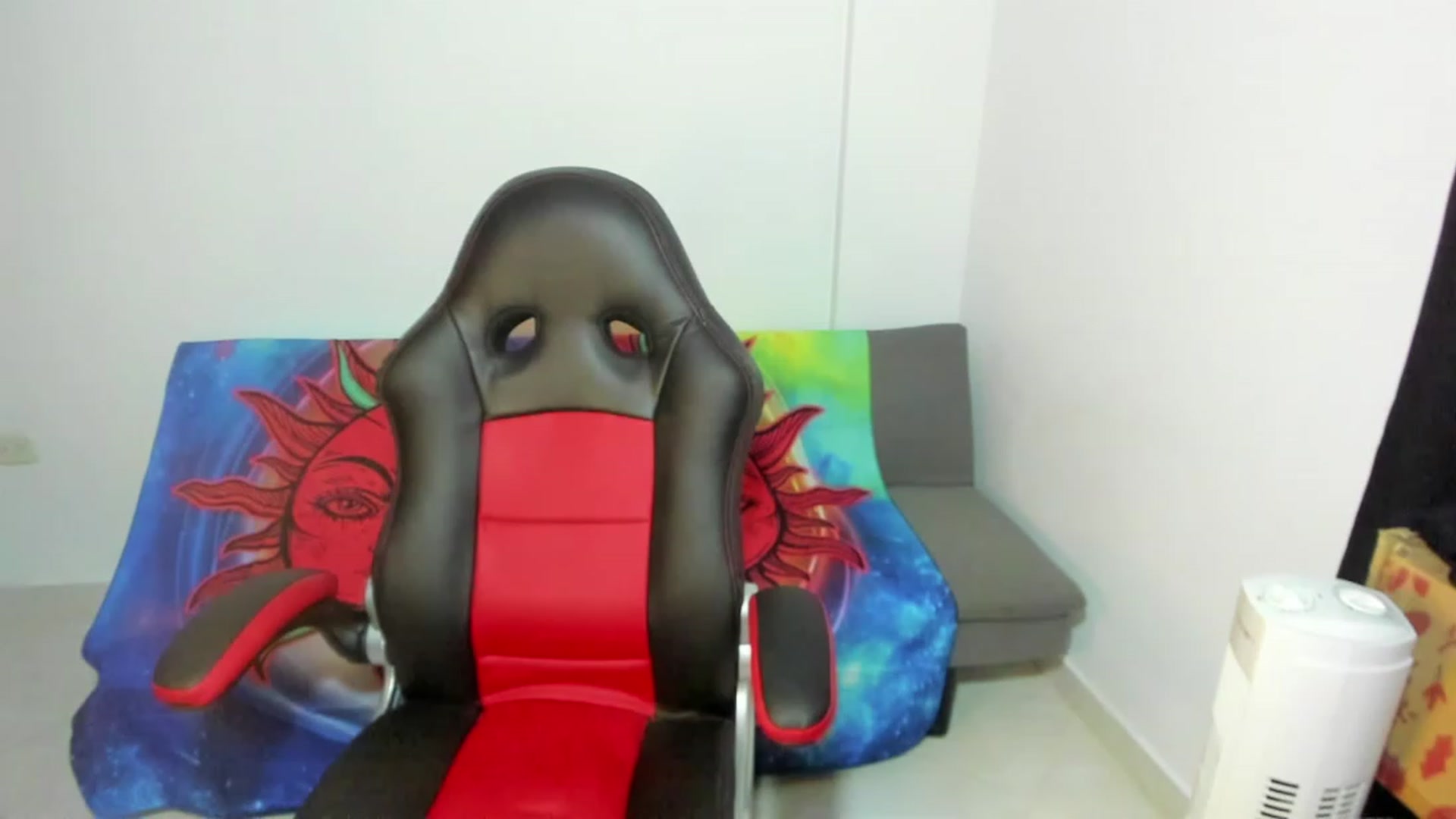 Gallery image thumbnail from Saralennon's myfreecams stream on, 05/02/2023, 07:08 image 18 of 20