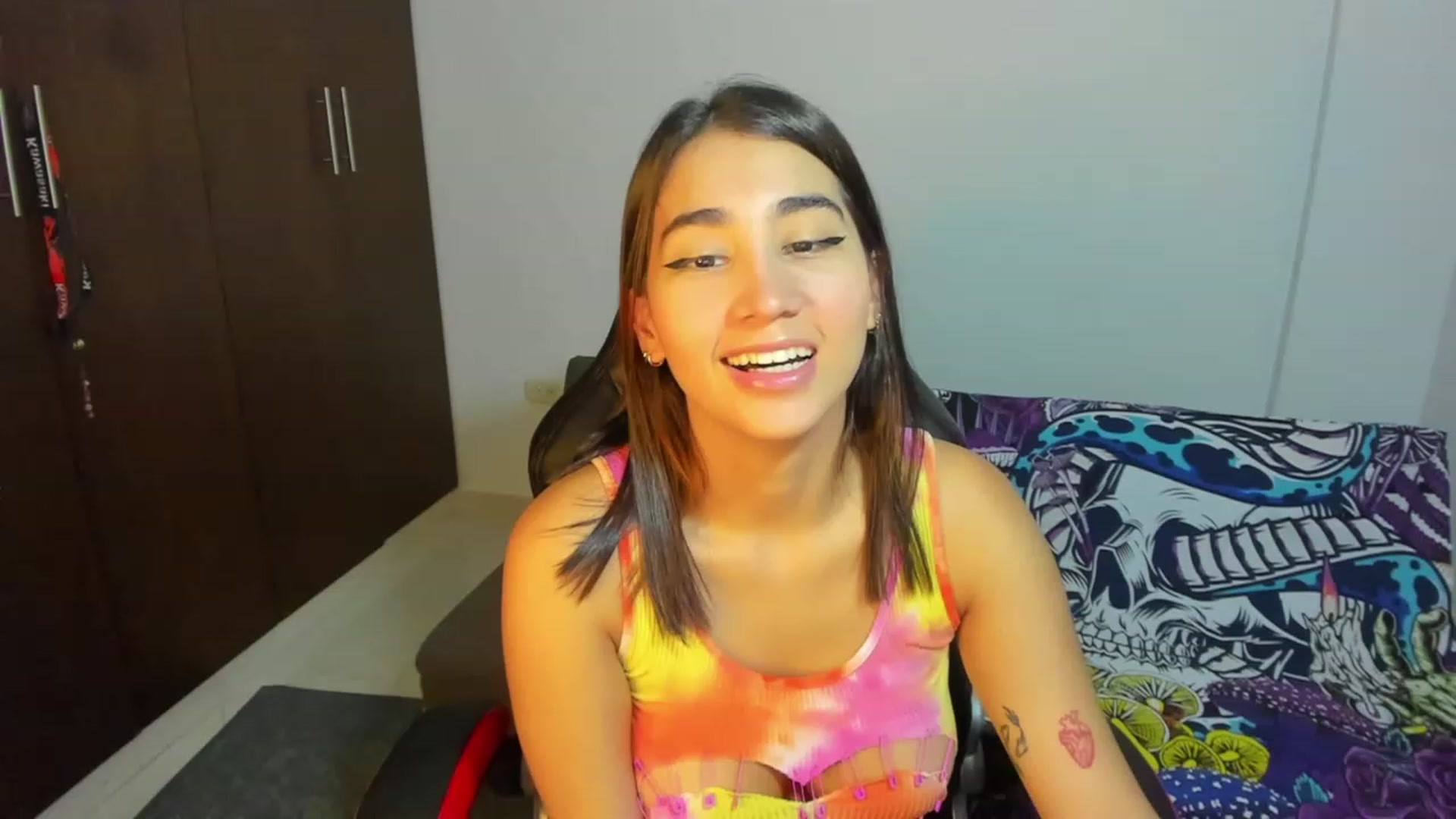 Gallery image thumbnail from Saralennon's myfreecams stream on, 08/12/2023, 05:35 image 1 of 20