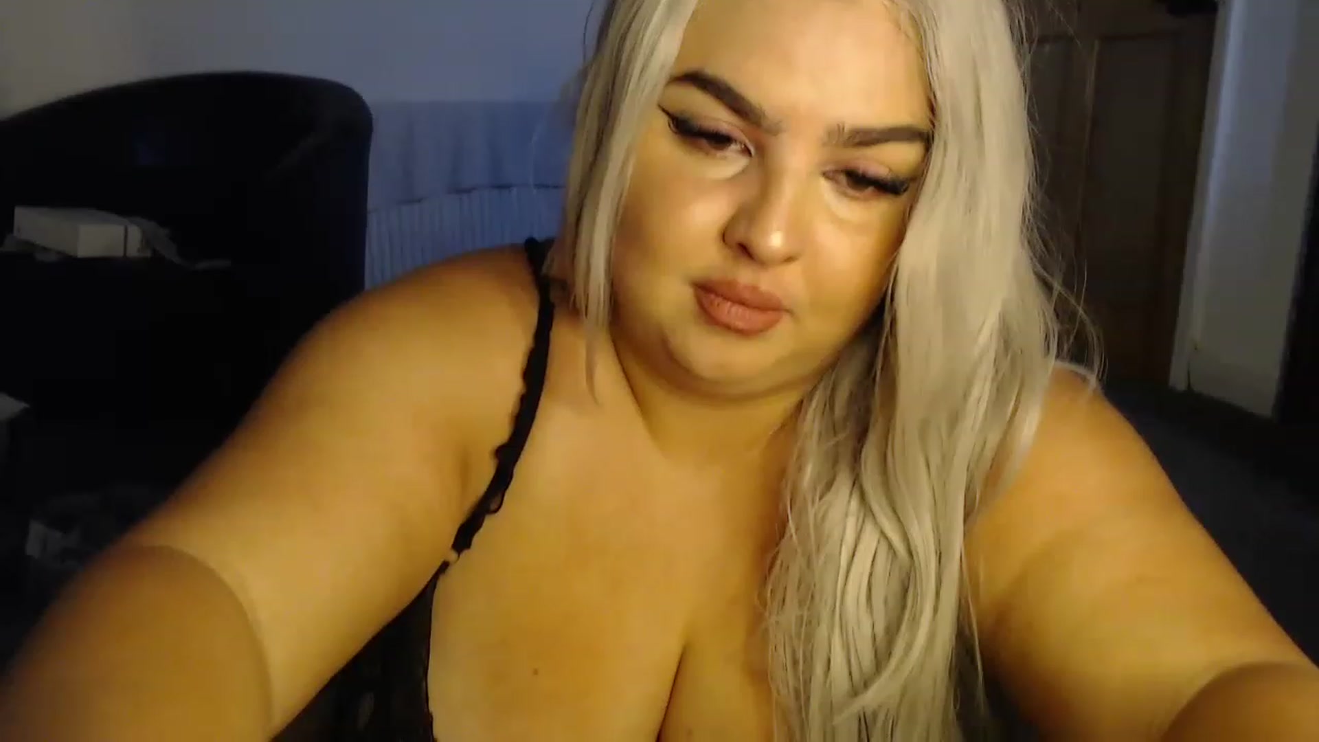 Gallery image thumbnail from Sarasbunny's myfreecams stream on, 12/09/2022, 15:21 image 12 of 20