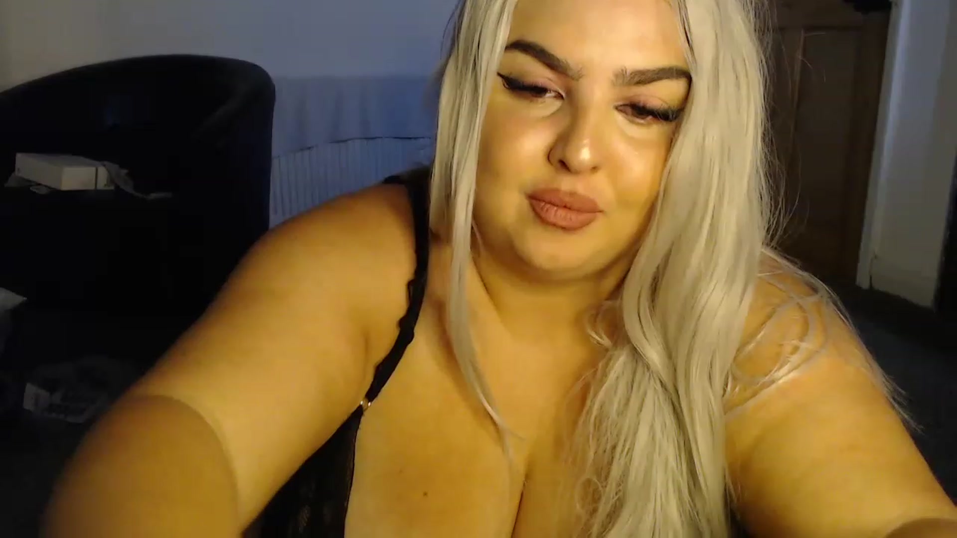 Gallery image thumbnail from Sarasbunny's myfreecams stream on, 12/09/2022, 15:21 image 13 of 20