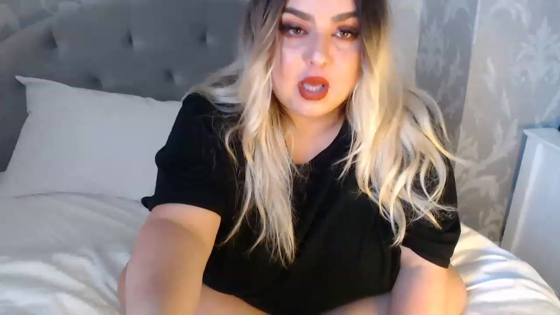 Gallery image thumbnail from Sarasbunny's myfreecams stream on, 06/10/2023, 17:27 image 11 of 20