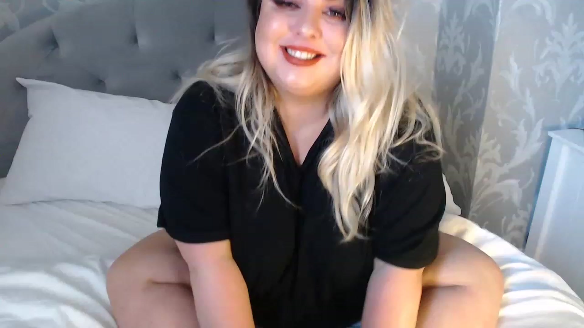 Gallery image thumbnail from Sarasbunny's myfreecams stream on, 06/10/2023, 17:27 image 1 of 20