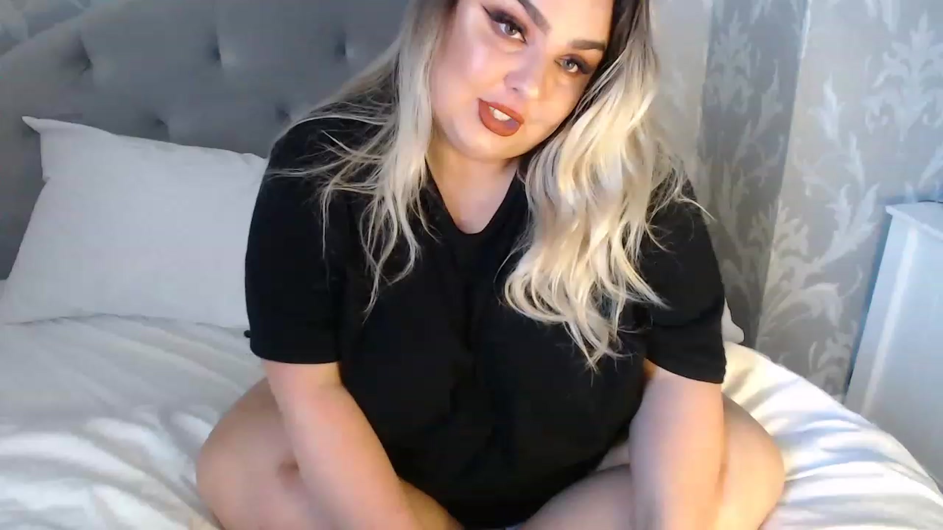 Gallery image thumbnail from Sarasbunny's myfreecams stream on, 06/10/2023, 17:27 image 3 of 20
