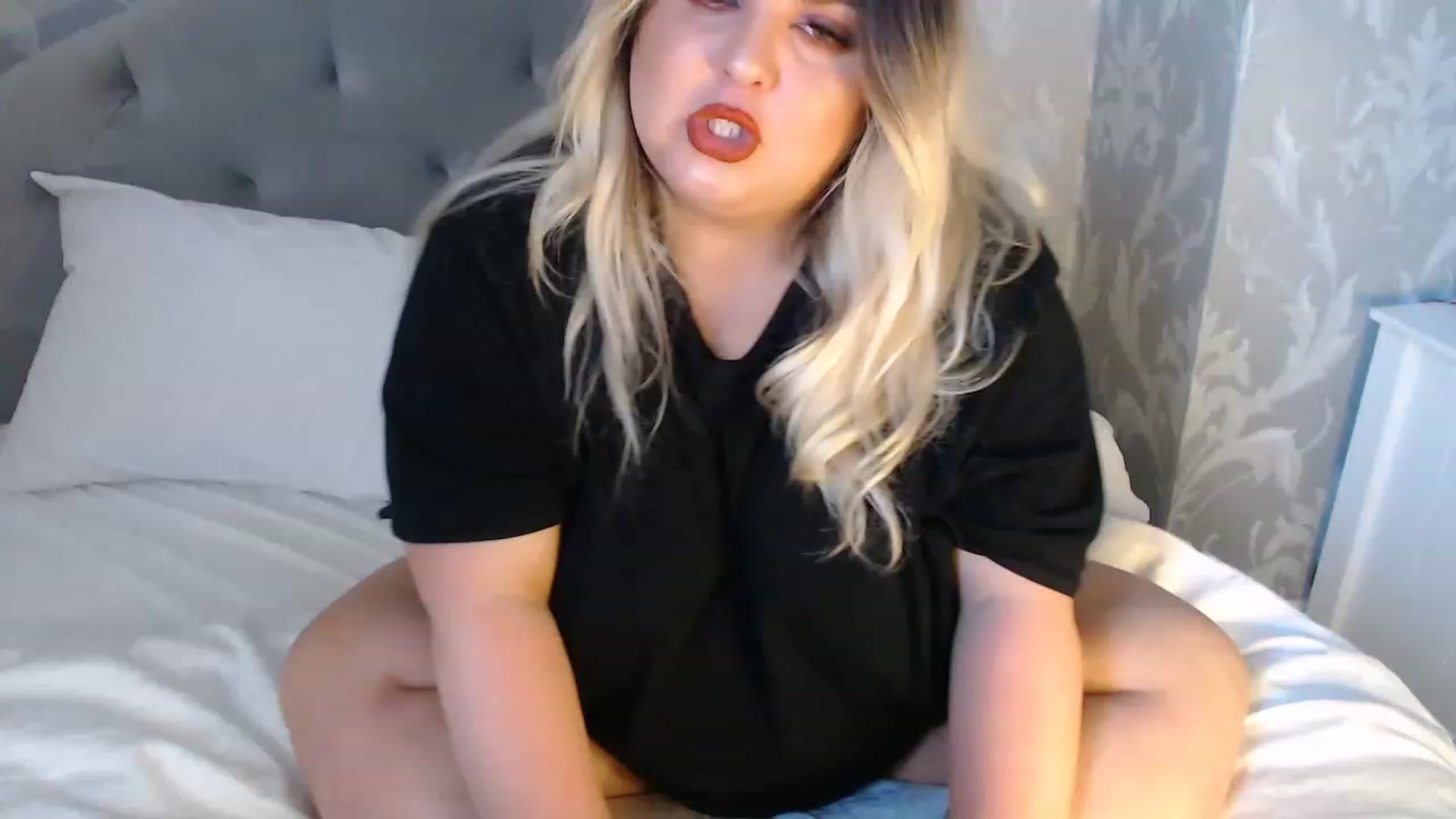 Gallery image thumbnail from Sarasbunny's myfreecams stream on, 06/10/2023, 17:27 image 8 of 20
