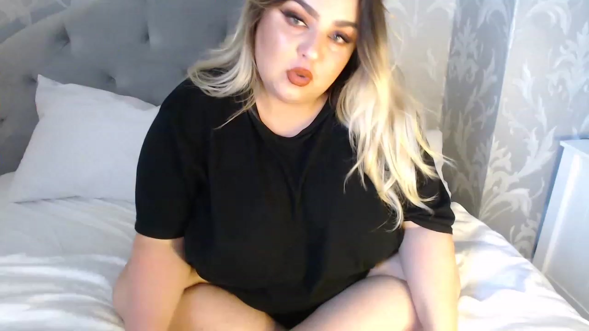Gallery image thumbnail from Sarasbunny's myfreecams stream on, 06/10/2023, 17:27 image 15 of 20