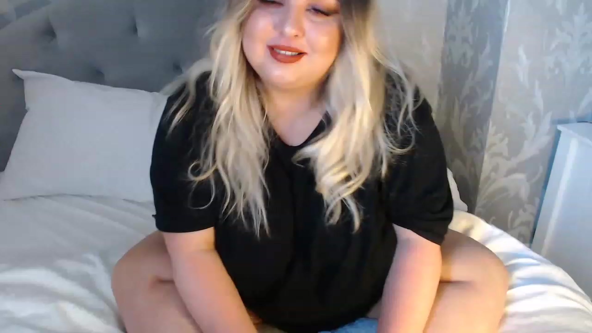 Gallery image thumbnail from Sarasbunny's myfreecams stream on, 06/10/2023, 17:27 image 9 of 20