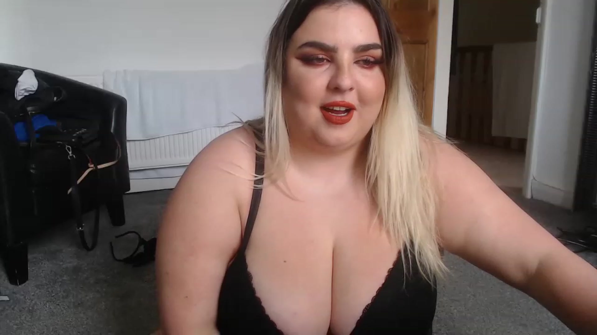 Gallery image thumbnail from Sarasbunny's myfreecams stream on, 06/17/2023, 11:00 image 20 of 20