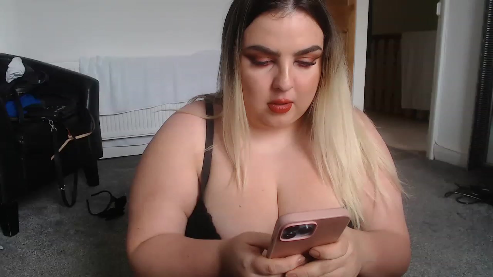 Gallery image thumbnail from Sarasbunny's myfreecams stream on, 06/17/2023, 11:23 image 15 of 20